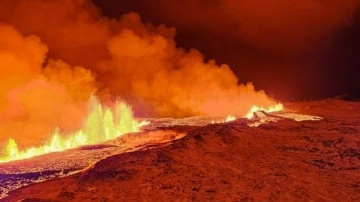 İzlanda'da yeniden bir patlama! Ülkede yanardağ patladı! Görüntüler nefes kesici