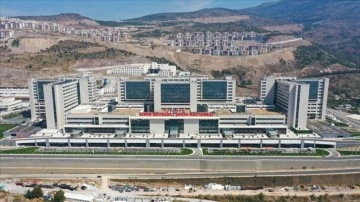 İzmir Bayraklı Şehir Hastanesi hasta kabulü için gün sayıyor