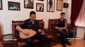 Jandarma personeli Neşet Ertaş'ın "Neredesin Sen" türküsünü seslendirdi