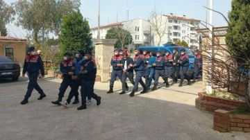 Kaçak geçişe aracılık ettikleri iddiasıyla 3 şüpheli tutuklandı