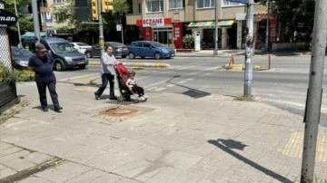 Kadıköy'de vatandaşlar ağaç kesilmesine tepki gösterdi