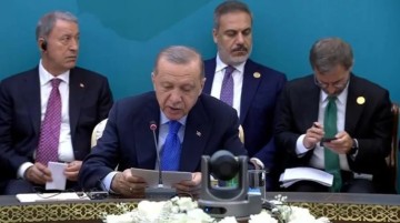 Kameralar önünde Fahrettin Altun'un telefonuna odaklanan Hakan Fidan'ın videosu olay oldu