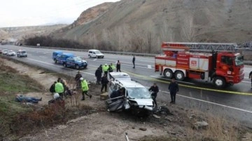 Kamyonet beton menfeze çarptı: 2 ölü 3 yaralı