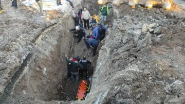 Kanal çalışması esnasında işçi göçük altında kaldı. Kurtarma çalışmaları sürüyor