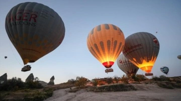 Kapadokya'da balon turlarına rüzgar engeli: Uçuş yapılamıyor