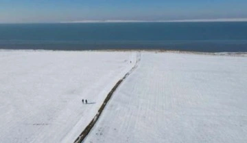 Kar yağışı kuraklıktan küçülen Tuz Gölü'ne umut oldu