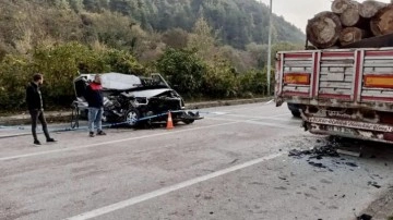 Karabük'te feci kaza: Alkollü sürücü park halindeki kamyona çarptı, 1 kişi öldü!