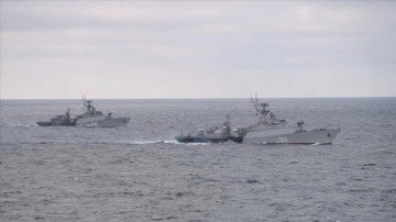 Karadeniz'de Rus savaş gemisi, kendi savaş uçaklarına 'dost ateşi' açarak imha etti