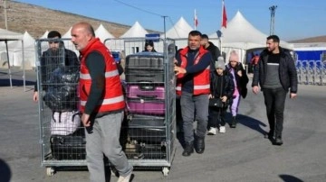 Karnelerini alan Suriyeli çocuklar, aileleriyle birlikte memleket yoluna düştüler