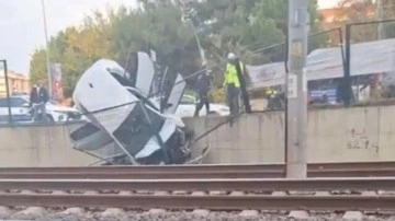 Kartal'da Marmaray'da demiryoluna araç düştü