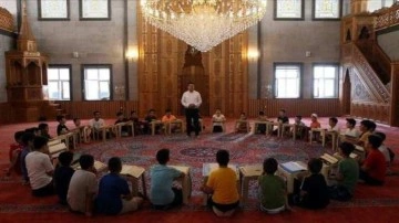 Kayseri'de çocuklar "bisikletli cami"de hem Kur'an öğreniyor hem şehri geziyor