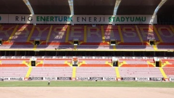 Kayserispor'dan stadyumuna çim bakımı!