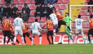 Kayserispor fişi ilk yarıda çekti!