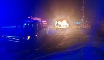Kazadan sonra yanan araçtaki 4 kişi yaralandı