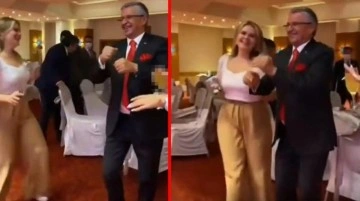 Kemer Belediye Başkanı, kente gelen Ukraynalı fenomenlerle dans edip doyasıya eğlendi