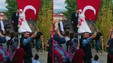 Kepçe gelin arabası oldu! Operatör damat, gelinini kız evinden kepçeyle aldı