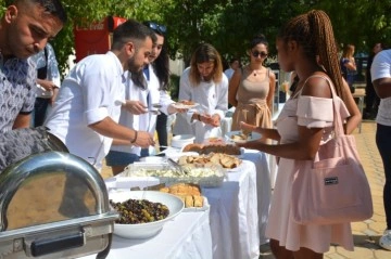Kıbrıs’a özgü yöresel lezzetler kampüste öğrencilere ikram edildi