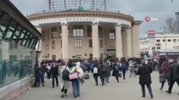 Kiev'de Halk, Tren Garına Akın Etti