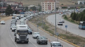 Kilit kavşaklarda bayram öncesi trafik yoğunluğu başladı