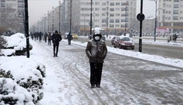 Kırşehir ve Sivas'ta kar yağışı etkili oluyor