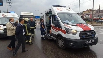 Kocaeli'nde TIR, halk otobüsüne çarptı: Yaralılar var!