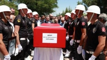 Konya'da öldürülen Dr. Ekrem Karakaya memleketinde toprağa verildi