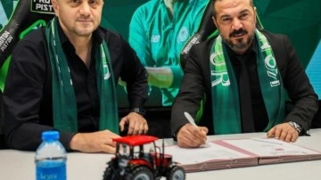 Konyaspor'da Hakan Keleş resmi sözleşmeyi imzaladı