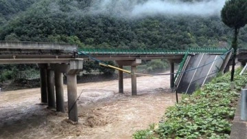 Köprü çöktü, araçlar suya düştü: Çok sayıda ölü ve kayıp