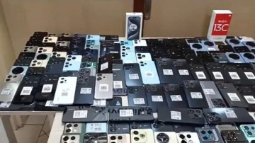 Küçükçekmece'de 210 kaçak cep telefonu ele geçirildi