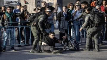 Kudüs’teki ateşkes protestosuna polisten coplu müdahale