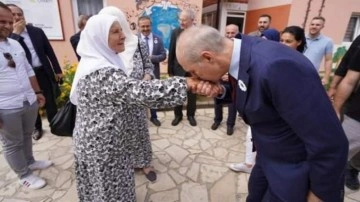 Kurtulmuş, Srebrenitsa annelerini ziyaret etti