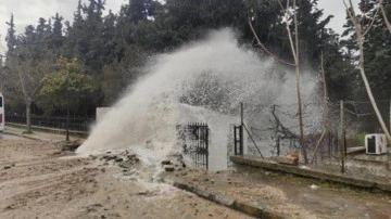 Kuşadası’nda isale hattı patladı, mezarlığı su bastı