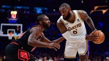 LeBron James, 16 yıl sonra ilk kez bir maçta yedek soyundu