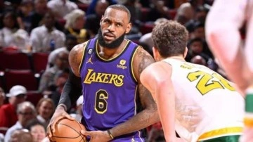 LeBron'un triple-double yaptığı maçta kazanan Lakers oldu