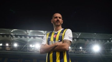 Leonardo Bonucci resmen Fenerbahçe'de. Çubuklu formayı giydi
