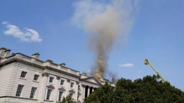 Londra'nın dünyaca ünlü sanat merkezlerinden Somerset House'da korkutan yangın!