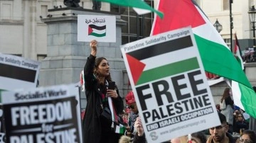 Londra'da Trafalgar Meydanı'nda "Gazze'de ateşkes" çağrısı