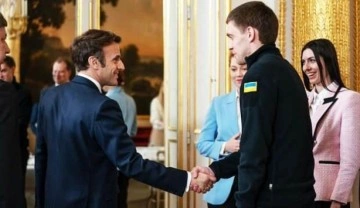 Macron, Rusya'nın kaçırdığı belediye başkanını Elysee Sarayı'nda ağırladı