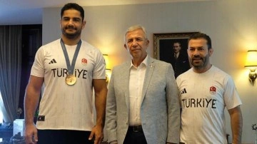 Mansur Yavaş, milli güreşçi Taha Akgül ve hocası Abdullah Çakmar ile bir araya geldi