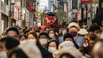 Maske zorunluluğu sona eren Japonya'da gülümseme eğitimi verilecek