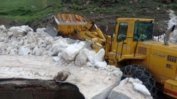 Mayıs ayında kar temizleme çalışmaları devam ediyor