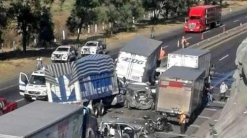 Meksika'da freni patlayan kamyon dehşet saçtı: 4 ölü, 5 yaralı