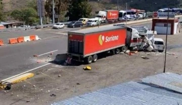 Meksika'da protestocu öğrenciler, polisin üzerine sürücüsüz kamyon gönderdi