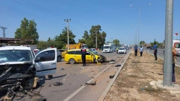 Mersin'de iki aracın kafa kafaya çarpıştığı kazada 5 kişi yaralandı