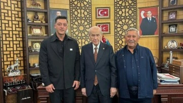 Mesut Özil, MHP Lideri Bahçeli'yi ziyaret etti