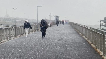 Meteoroloji ve AKOM uyarmıştı: İstanbul'da kar yağışı etkili oluyor