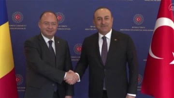 Mevlüt Çavuşoğlu'ndan Yunanistan'a: Barış istemeyene bir gece ansızın gereğini yaparız