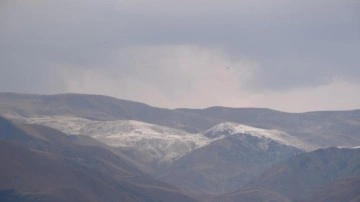 Mevsimin ilk karı yağdı! Beyaza büründü! Sıcaklık 10 derece birden düştü