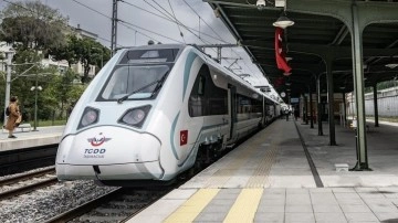 Milli elektrikli tren seti raylarda