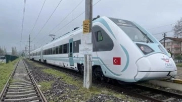 Milli elektrikli tren TCDD’ye teslim edildi